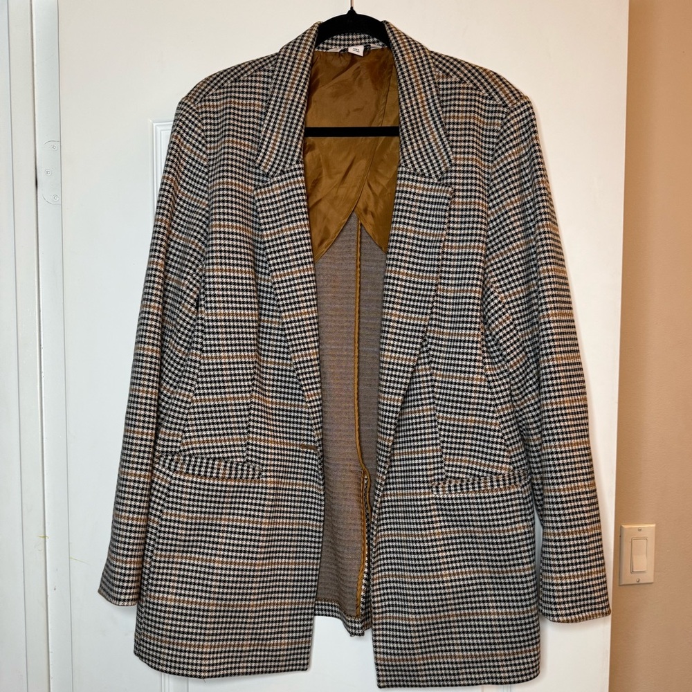 Old Navy Houndstooth Blazer in Black and Tan